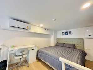 Shared Dormitory, 1 Bedroom, Patio, City View - Room-low-cost Blue Condo In Central Area (Bangkok)