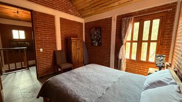 Casa familiar, vista al jardín (Armonía)