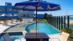 Outdoor pool, pool umbrellas, pool loungers - Bella Vista By Candeias (Barra Velha)