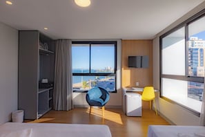 Comfort Triple Room | Desk, laptop workspace, free WiFi, bed sheets - Bella Vista By Candeias (Barra Velha)