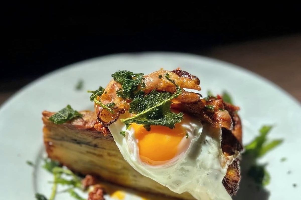 Double Room, City View | Food and drink