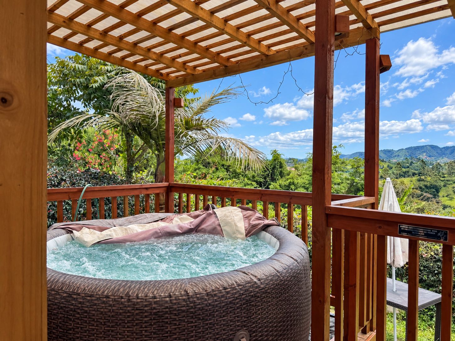 Bañera de hidromasaje al aire libre