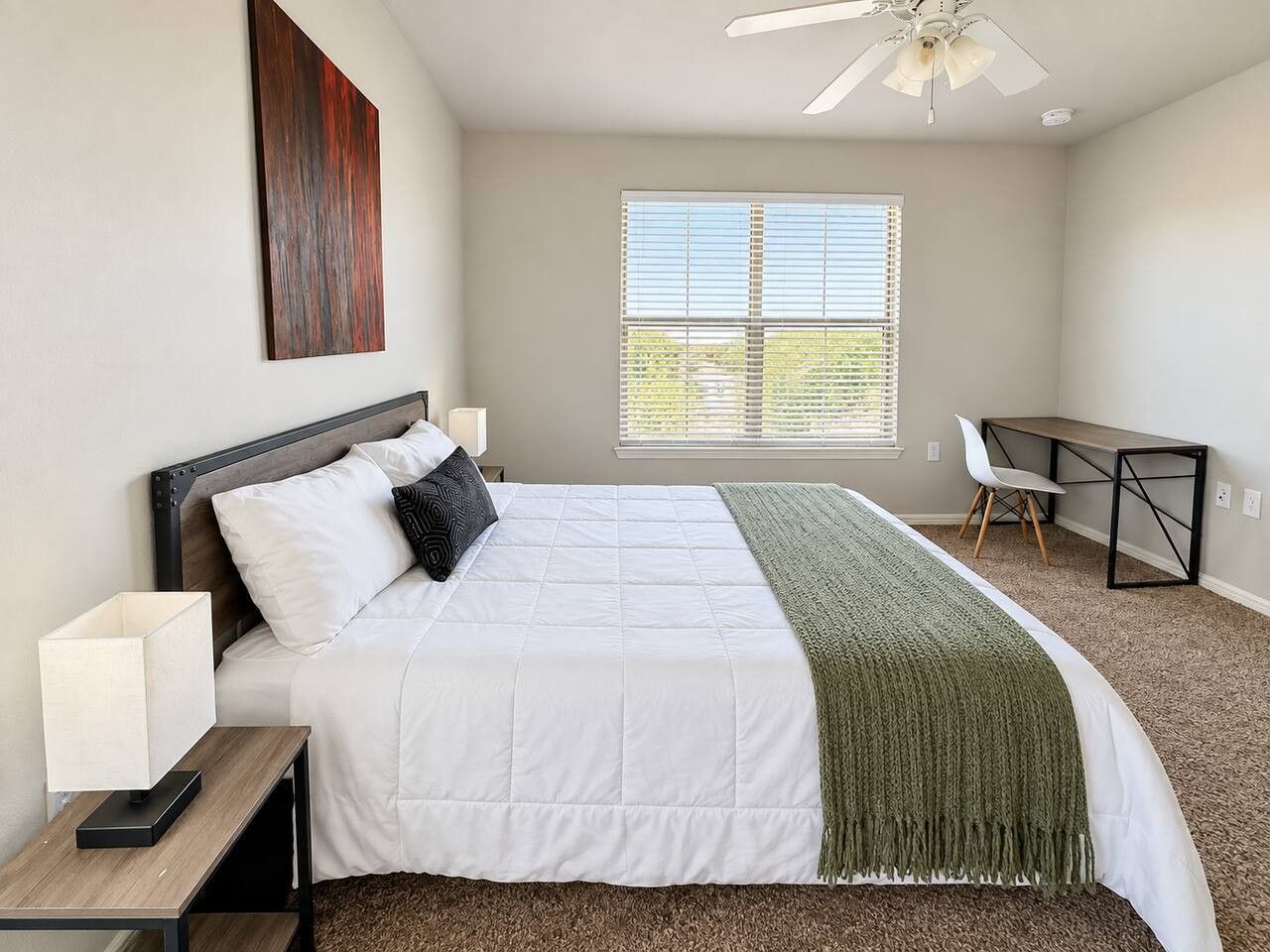 Desk, iron/ironing board, WiFi, bed sheets