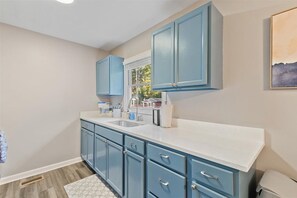 Unclassified image, 5 of 36, button - Homey Stay: 9min to Downtown Raleigh (Raleigh)