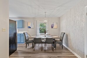 Unclassified image, 4 of 36, button - Homey Stay: 9min to Downtown Raleigh (Raleigh)