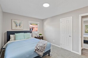 Unclassified image, 3 of 36, button - Homey Stay: 9min to Downtown Raleigh (Raleigh)