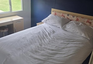Unclassified image, 3 of 14, button - 2-bed - Sleeps 6 - Free Parking (Arbroath)