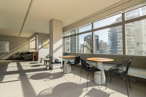 Basic Studio | Dining - Byway by Bhomy (São Paulo)