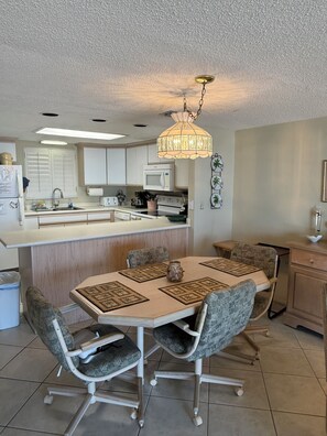 Dining - Beautiful Ormond Ocean Club #218 with spectacular with on the Atlantic Ocean (Ormond Beach)