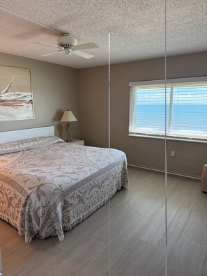 Room - Beautiful Ormond Ocean Club #218 with spectacular with on the Atlantic Ocean (Ormond Beach)