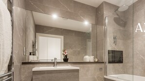 Bathroom - 3BR Flat in Queensbridge drive | Near Beach (Kent)