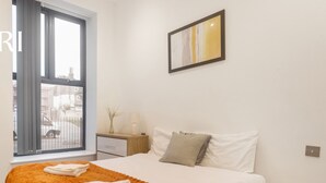 Room - 3BR Flat in Queensbridge drive | Near Beach (Kent)