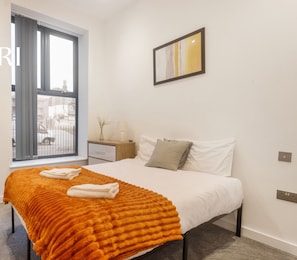 Room - 3BR Flat in Queensbridge drive | Near Beach (Kent)