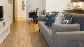 Living area - 3BR Flat in Queensbridge drive | Near Beach (Kent)