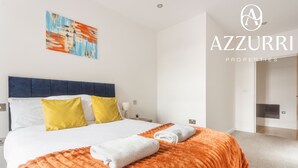Iron/ironing board, free WiFi, bed sheets - 3BR Flat in The Courthouse | Near Beachfront (Kent)