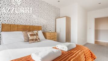 Iron/ironing board, free WiFi, bed sheets