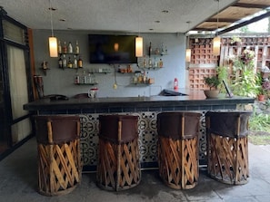 Bar (trong khuôn viên)