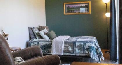 5th Fairway Retreat on the Golf Course ~ Private Hot Tub & Mountain Views