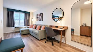 Deluxe Room, Multiple Beds, Non Smoking
