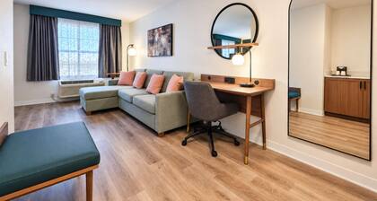 La Quinta Inn & Suites By Wyndham Auburn Hills / Detroit