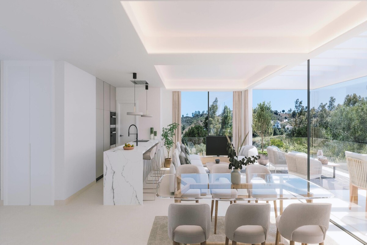 Un interior moderno con cocina, comedor y un balcón con vistas.
