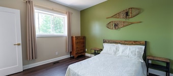 Luxury Lakefront, Sleep 14, Games, BBQ, Fire Pit