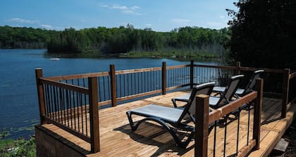 Luxury Lakefront, Sleep 14, Games, BBQ, Fire Pit