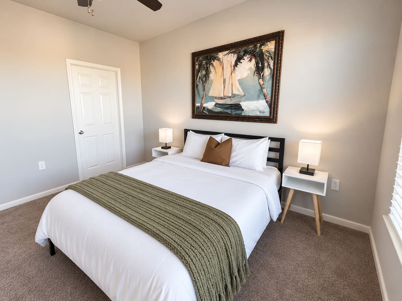Desk, iron/ironing board, WiFi, bed sheets