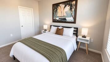 Desk, iron/ironing board, WiFi, bed sheets