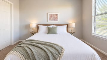 Desk, iron/ironing board, WiFi, bed sheets