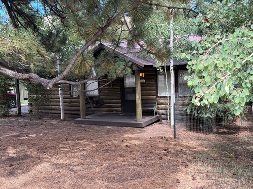 Three Pines Cabin - Cozy & Comfortable 3 Bedroom