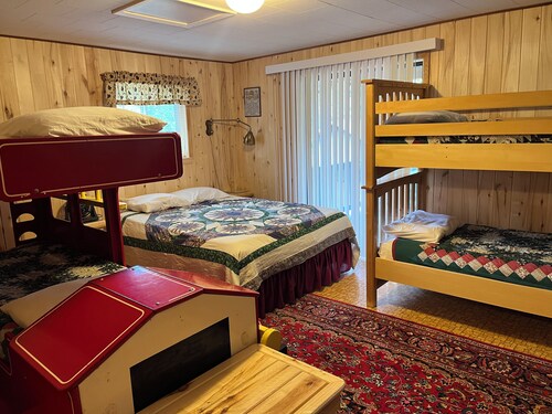 Three Pines Cabin - Cozy & Comfortable 3 Bedroom