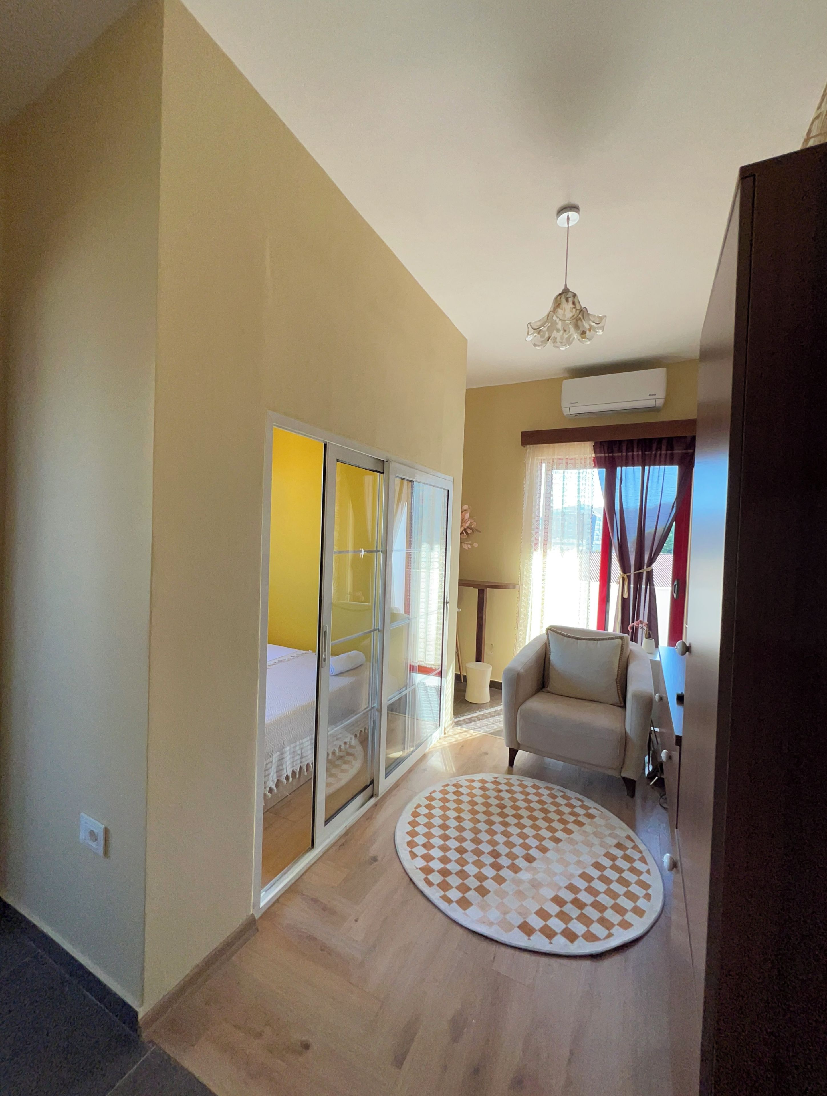 Iron/ironing board, internet, bed sheets