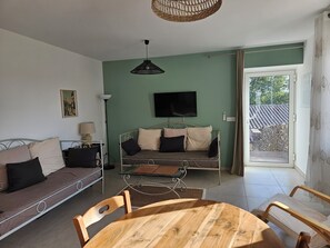 Unclassified image, 4 of 7, button - Vrbo Property (Vers-Pont-du-Gard)