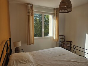 Unclassified image, 2 of 7, button - Vrbo Property (Vers-Pont-du-Gard)
