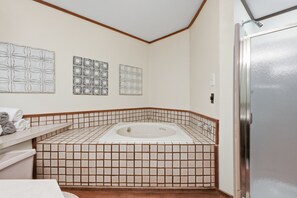 Unclassified image, 5 of 30, button - New Lake Harmony Getaway with 2BR/2BA and Loft, Walk to Big Boulder Lake Club (Lake Harmony)
