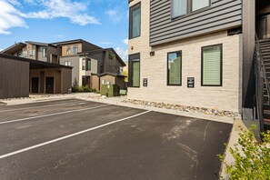 A modern residential building with a parking lot in front. - Cozy Blue River Getaway | Perfect Home Base for Mountain Adventures (Silverthorne)