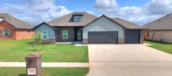 Spacious 4BR Home Near OKC ,Cozy ,Family-Friendly & Convenient
