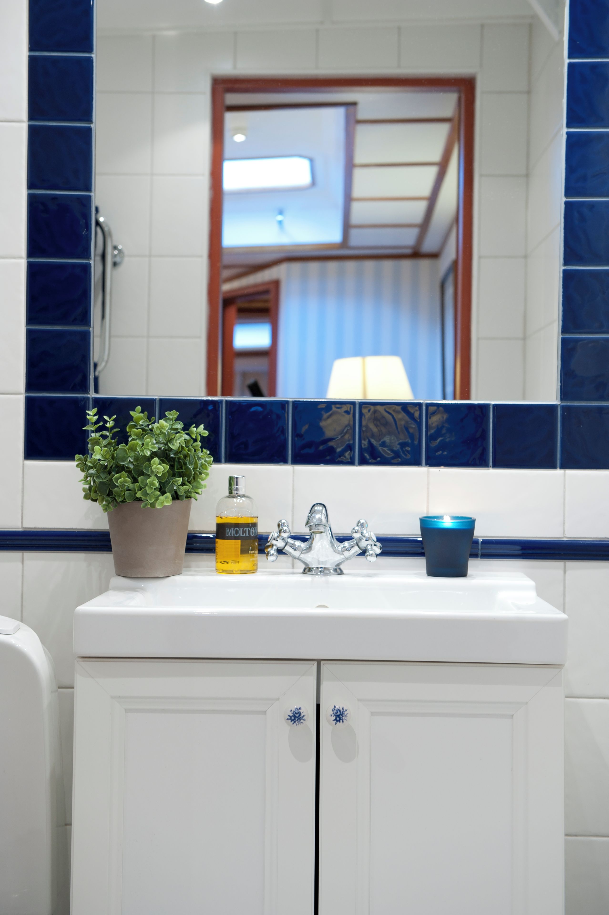 Comfort-Vierbettzimmer, eigenes Bad, Hafenblick | Badezimmer | Kostenlose Toilettenartikel, Haartrockner, Hausschuhe, Handtücher