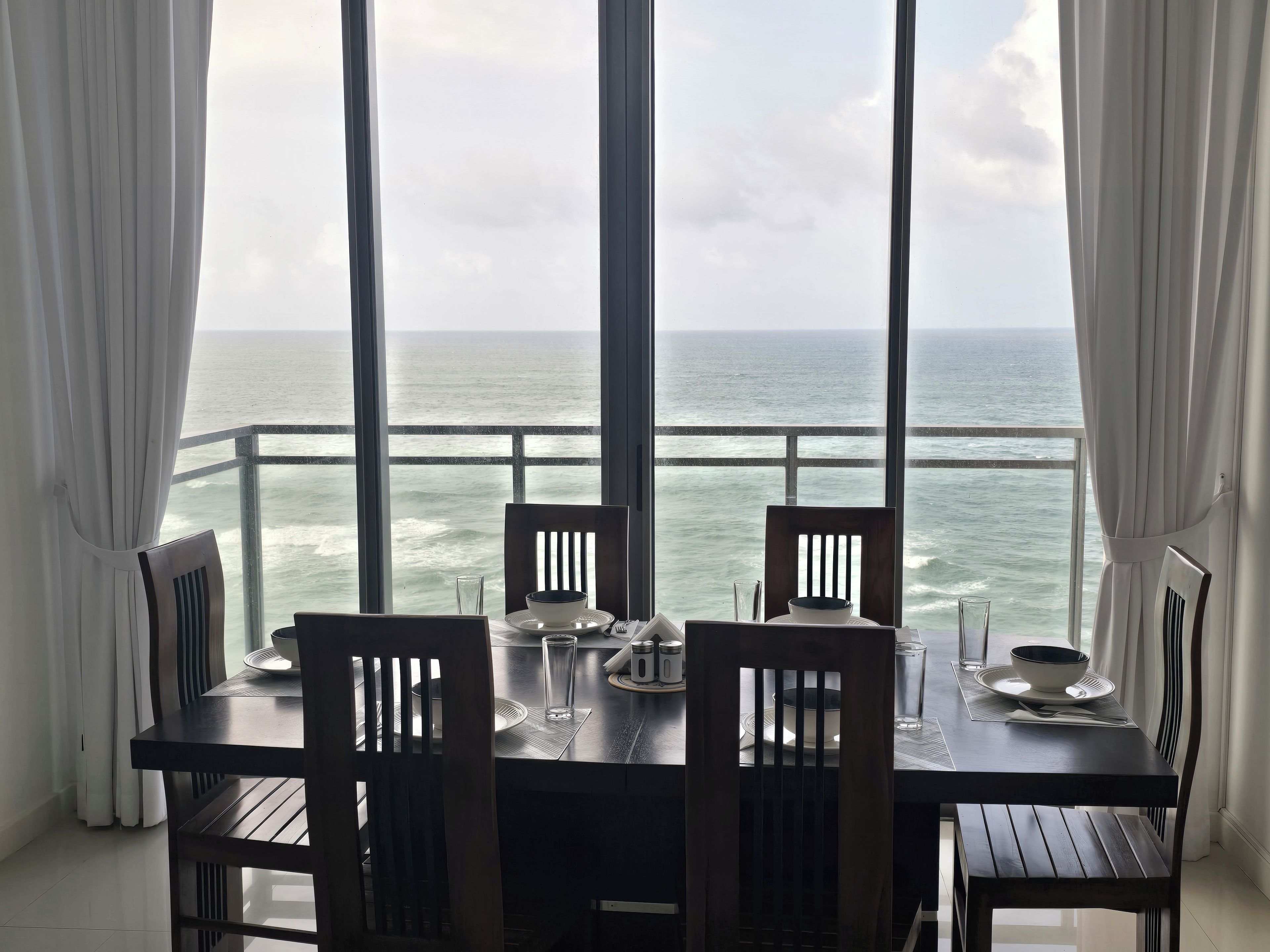 Spacious 3-bedroom Lux apartment with AC in perfect Galle