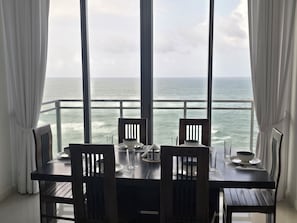 Dining - Spacious 3-bedroom Lux apartment with AC in perfect Galle (Galle)