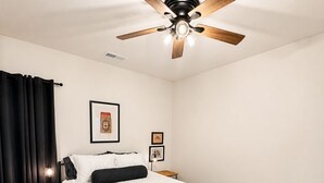 Room - Brand New! Two Bedroom Farmhouse, 2 Queens + 2 Twin air mattresses by request. (Fallon)