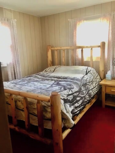 Little South - Two Cabins, One Remarkable Stretch of River. Sleeps 12