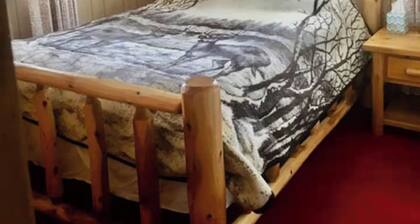 Little South - Two Cabins, One Remarkable Stretch of River. Sleeps 12