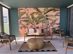 Ảnh chưa phân loại, 2 trong số 18 ảnh, nút