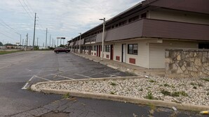 Front of property - Peter Inn Motel (Fort Wayne)