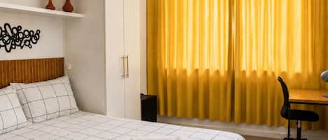 1 bedroom, desk, iron/ironing board, WiFi (free)
