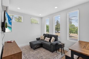 Living area - Luxury New Construction 1BR/1BA Near UC Davis Medical Center and Shriners (Sacramento)