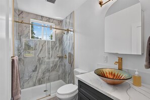 Bathroom - Luxury New Construction 1BR/1BA Near UC Davis Medical Center and Shriners (Sacramento)