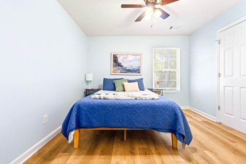 King Bed 3B Townhome 2.7 miles from the stadium.